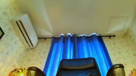 Snapshot of ellajanes chatting on 10.29.25 ellajanes online show from 10.29.25