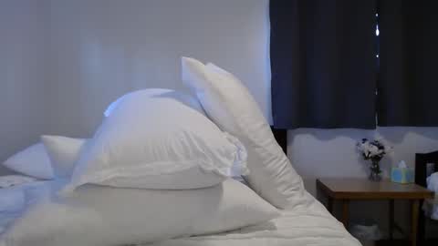 ellalowe online show from 03.06.26