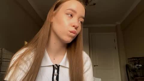 Ella online show from 10.03.25