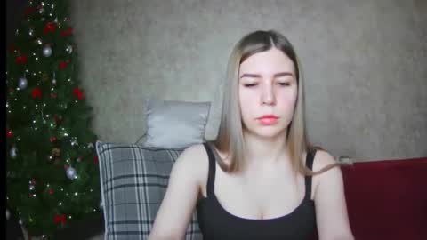 Snapshot of ellanuar chatting on 01.09.25 EllaNuar online show from 01.09.25