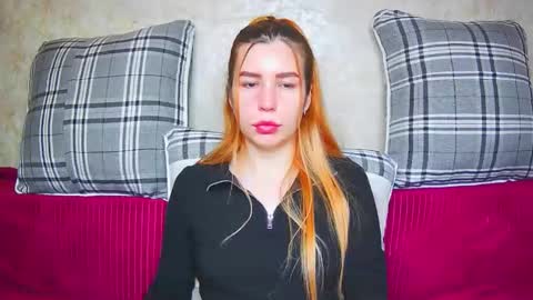 Snapshot of ellanuar chatting on 09.24.25 EllaNuar online show from 09.24.25