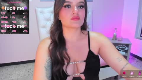 ellarosee_ online show from 02.17.25