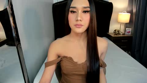 Snapshot of ellats_18 chatting on 12.12.24 Sophia online show from 12.12.24