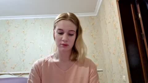 Snapshot of ellaygray chatting on 07.23.26 ellaygray online show from 07.23.26