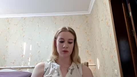 Snapshot of ellaygray chatting on 07.24.26 ellaygray online show from 07.24.26