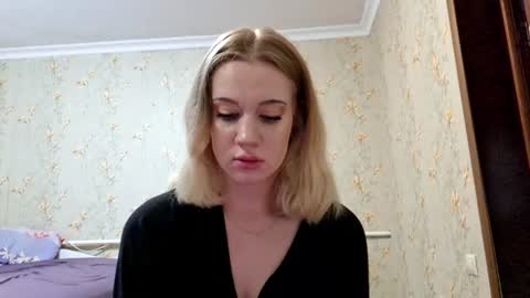 Snapshot of ellaygray chatting on 07.25.26 ellaygray online show from 07.25.26