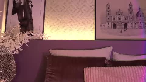 Snapshot of ellediane chatting on 03.10.25 Elle Diane online show from 03.10.25