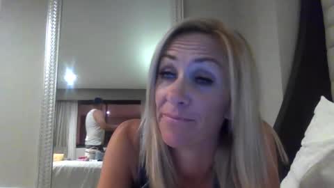 Snapshot of ellenv chatting on 09.30.25 ElleNV online show from 09.30.25