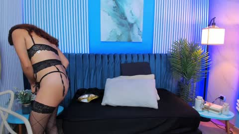 Snapshot of elli_taylor chatting on 12.30.24 Ellie Taylor online show from 12.30.24