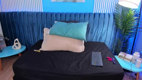 Snapshot of elli_taylor chatting on 02.13.25 Ellie Taylor online show from 02.13.25