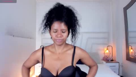 Snapshot of ellie_alves chatting on 02.14.25 Ellie online show from 02.14.25