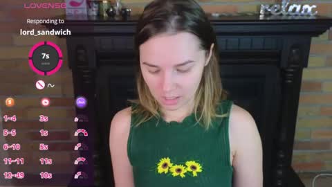 Snapshot of ellie_babyy chatting on 07.25.26 Ellie online show from 07.25.26