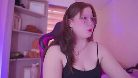 Snapshot of ellie_doll_ chatting on 07.21.26 ellie_doll_ online show from 07.21.26