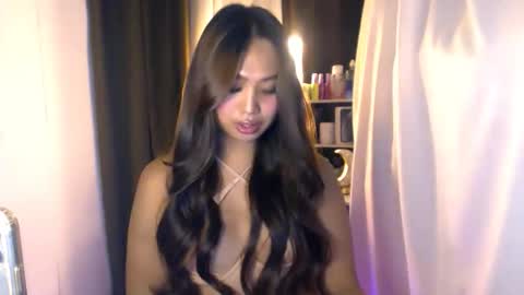 Snapshot of elliecummers chatting on 05.20.26 ellie online show from 05.20.26