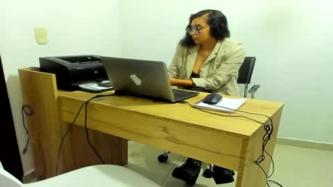Snapshot of elliee_wlisson chatting on 05.26.26 elliee_wlisson online show from 05.26.26