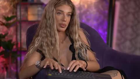 Ellie online show from 09.11.25