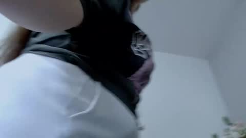 Ellie online show from 04.09.26