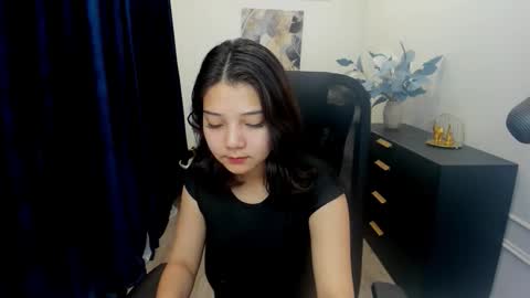 Snapshot of ellievensda chatting on 09.16.25 ellievensda online show from 09.16.25