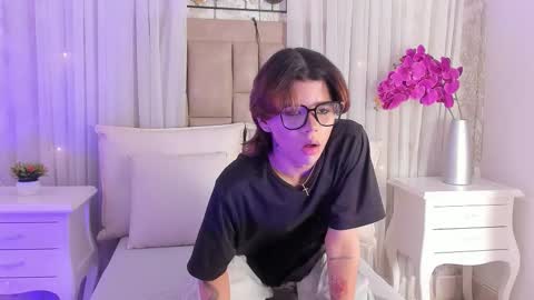 Snapshot of elliot_walker chatting on 02.02.26 online show from 02.02.26