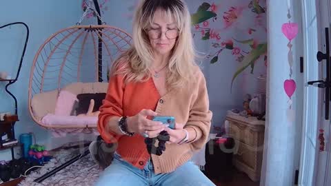 Snapshot of ells_palace chatting on 01.25.25 Ella Bella Bo Bella online show from 01.25.25