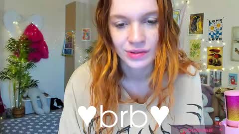 Snapshot of elly_milas chatting on 04.19.26 Elly Fansly online show from 04.19.26