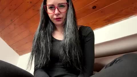 Snapshot of ellyadavis chatting on 11.21.25 ellyadavis online show from 11.21.25