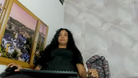 Snapshot of ellybloom chatting on 06.22.26 ellybloom online show from 06.22.26