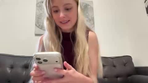 Snapshot of ellykeyofficial chatting on 05.01.26 ellykeyofficial online show from 05.01.26