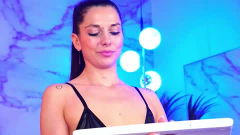 Elly online show from 11.20.25