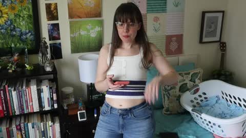 Elly Naomi online show from 04.03.26