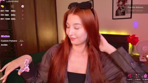 Snapshot of ellypeach chatting on 06.09.26 EllyPeach online show from 06.09.26