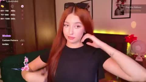 Snapshot of ellypeach chatting on 06.16.26 EllyPeach online show from 06.16.26
