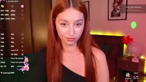 Snapshot of ellypeach chatting on 06.17.26 EllyPeach online show from 06.17.26