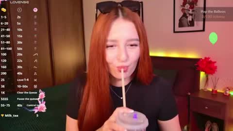 Snapshot of ellypeach chatting on 07.08.26 EllyPeach online show from 07.08.26