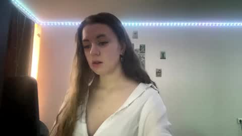 Snapshot of eloiscolins chatting on 05.28.26 eloiscolins online show from 05.28.26