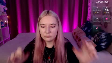 Snapshot of elovinora chatting on 12.16.24 Ela give me a thumbs up if you like it and this is important for the development of the account online show from 12.16.24