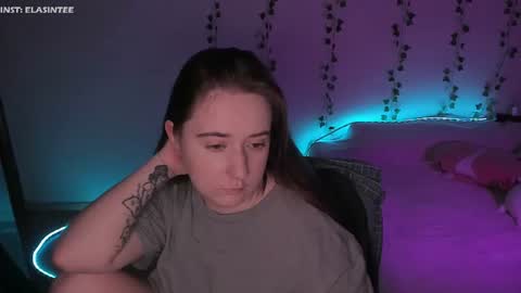 Snapshot of elovinora chatting on 06.21.26 Ela give me a thumbs up if you like it and this is important for the development of the account online show from 06.21.26