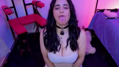 elowen_halley1 online show from 02.16.26