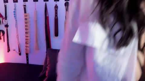 elowen_halley1 online show from 02.22.26