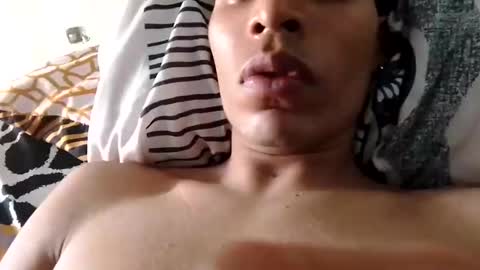 Snapshot of elreyto chatting on 01.01.25 elreyto online show from 01.01.25