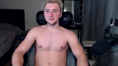 Snapshot of elvin_vaenight chatting on 10.10.25 Elvin Vaenight online show from 10.10.25