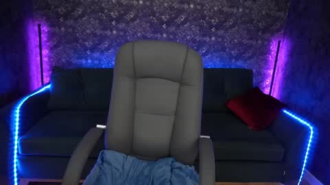 Snapshot of elyslunar_ chatting on 12.27.24 Call me Elis online show from 12.27.24