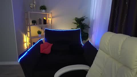 Snapshot of elyslunar_ chatting on 01.03.25 Call me Elis online show from 01.03.25