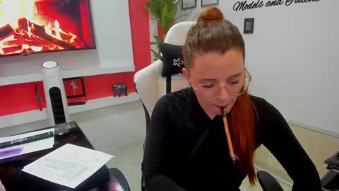 Snapshot of ema_04 chatting on 01.28.25 Estefany Martinez Acua INSTAGRAM ema 04oficial online show from 01.28.25