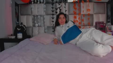 ema y cami online show from 10.24.25