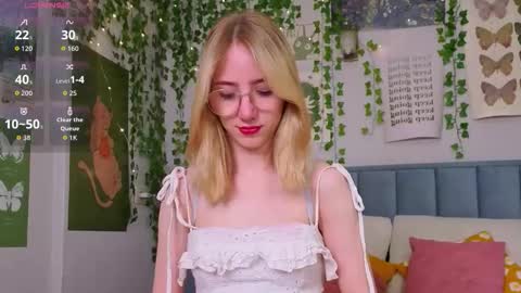 Snapshot of emacalim_ chatting on 02.04.26 Emma online show from 02.04.26