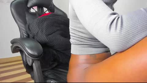 Snapshot of emattaylor chatting on 01.29.25 . online show from 01.29.25