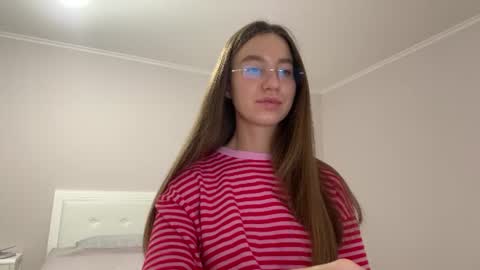 Snapshot of emberfamn chatting on 07.29.26 Alina online show from 07.29.26