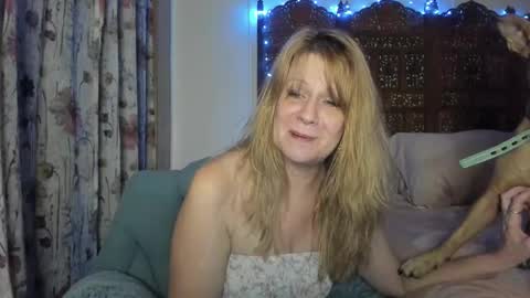 Ember Pheonixxx online show from 11.18.25