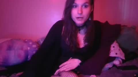 Snapshot of embers_of_eternity chatting on 02.12.25 Ellie online show from 02.12.25